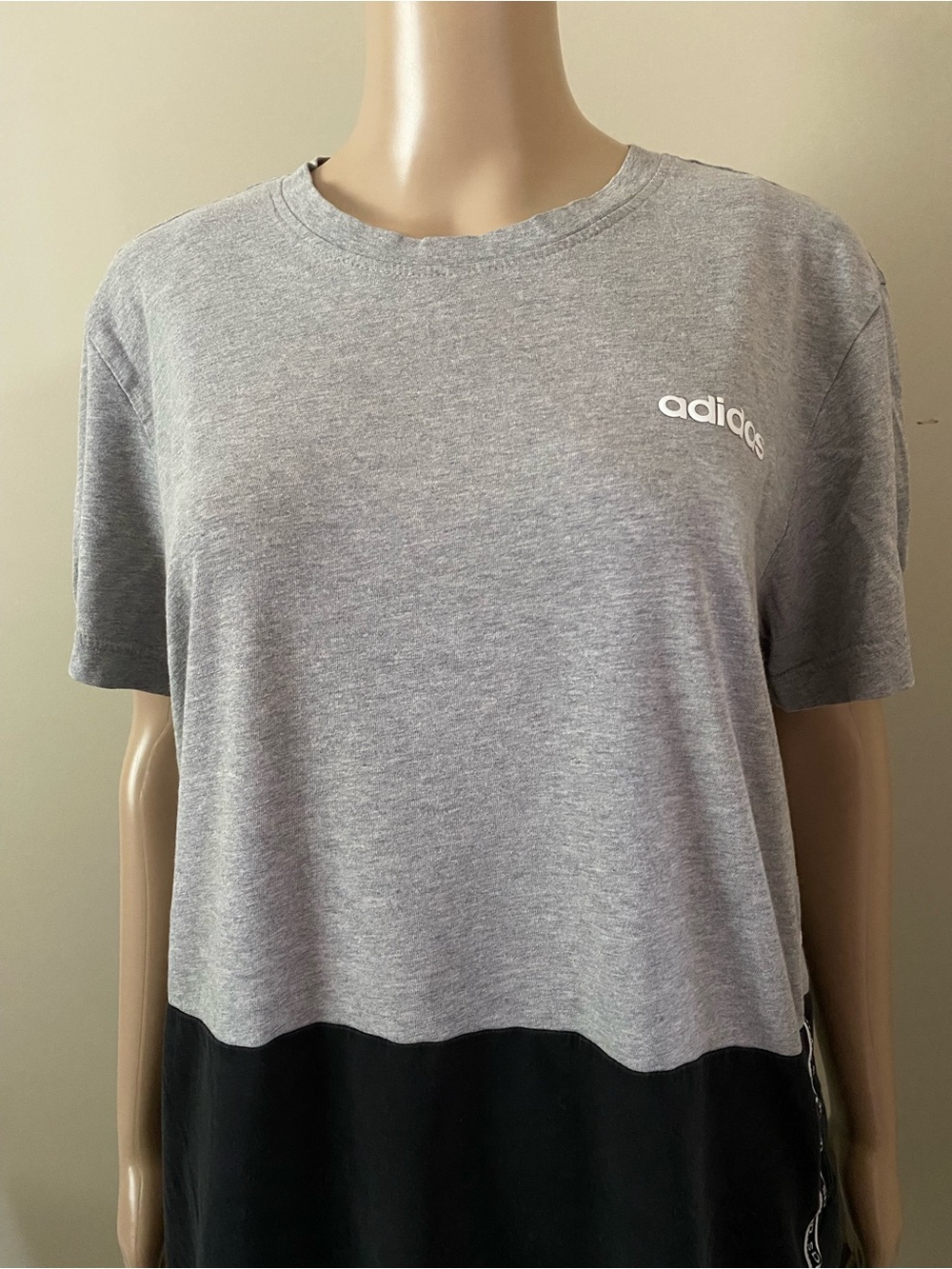 adidas Colorblock side logo tape detail Tshirt, size large - Picture 3 of 3